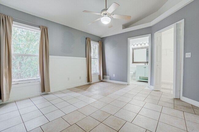 Building Photo - Very Nice 3/2 Home w/ Fenced Yard in St. Cloud with Bonus Room