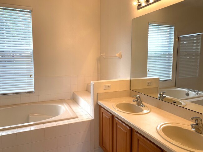 Building Photo - 3/2 Home for Rent in Bellalago