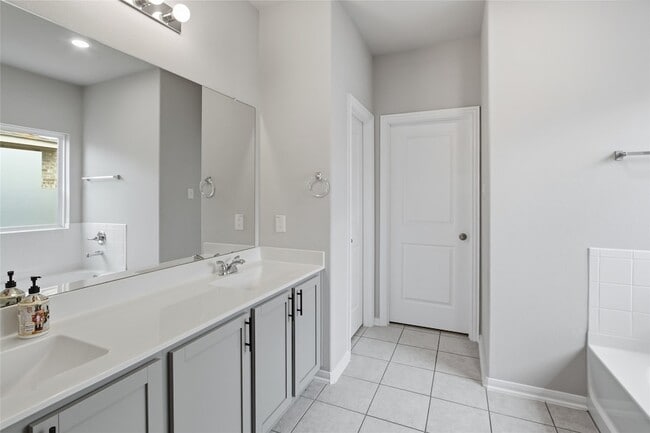 Building Photo - 2429 Palisade Crst Dr