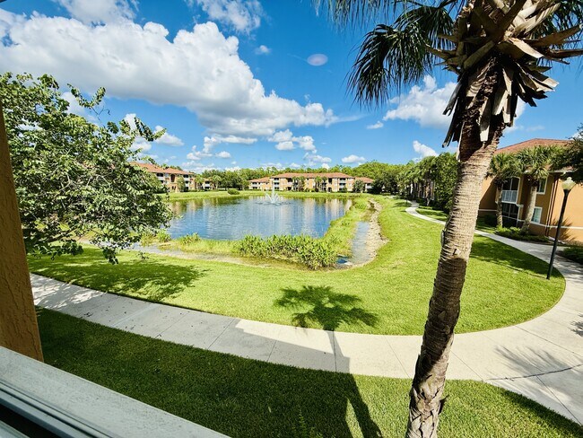 Building Photo - 1820 Florida Club Cir