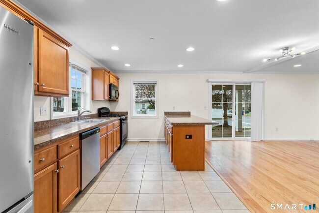 Building Photo - 15 W Main St