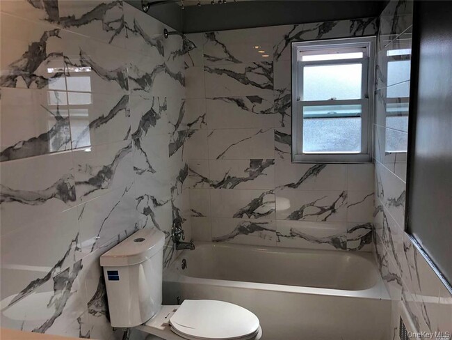 Building Photo - 563 Albemarle Pl