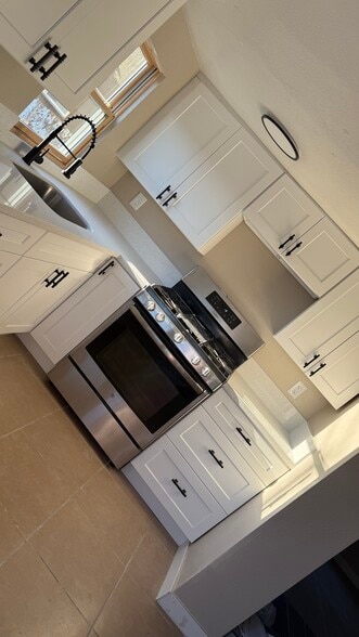 Building Photo - 618 Ansol Ln