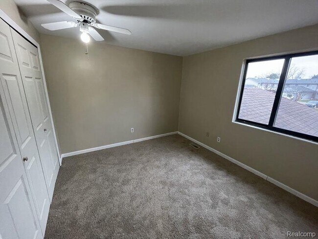 Building Photo - 8484 Pepper Ridge Dr