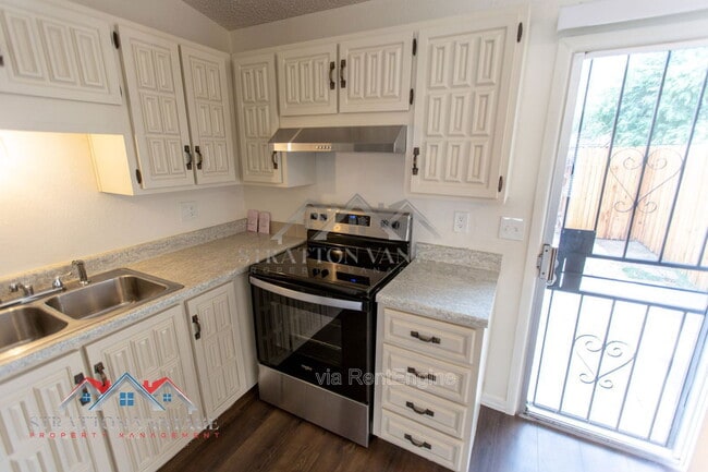 Building Photo - 3120 N 67th Ln