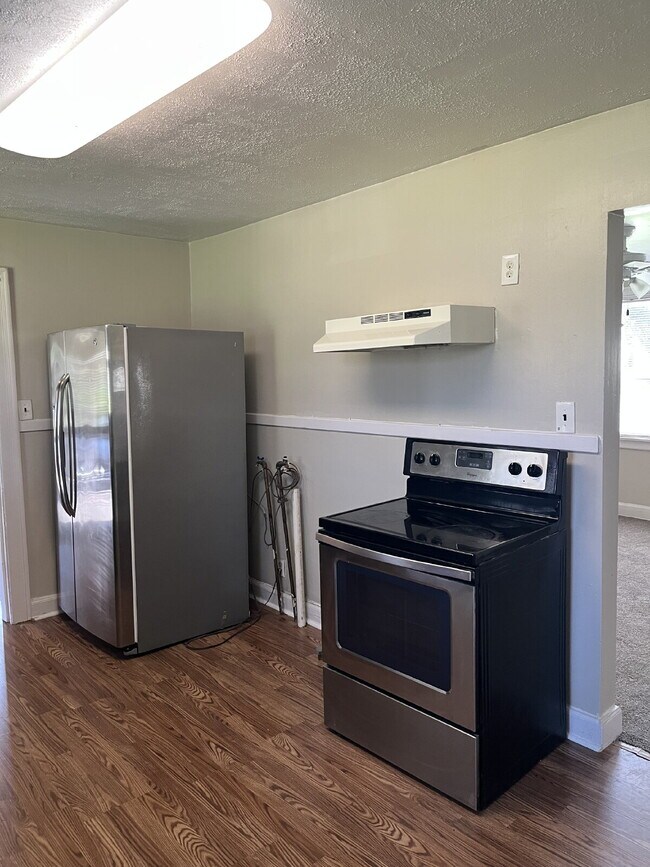 Building Photo - "Charming 3-Bed Home on Flamingo Drive – Perfect Nashville Living!" Large Yard! Lawncare is Inclu...
