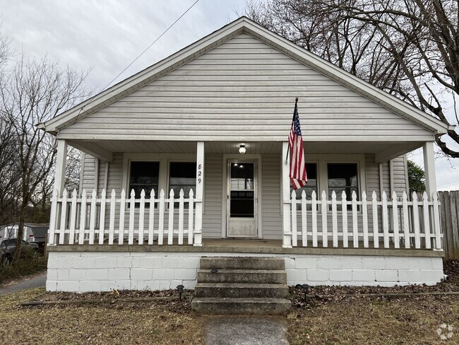 Front House - 829 W Mountcastle St