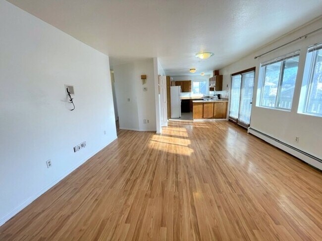 Building Photo - RARE FIND! Spacious and bright three bedro...