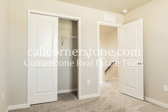 Building Photo - 9844 Cronin St