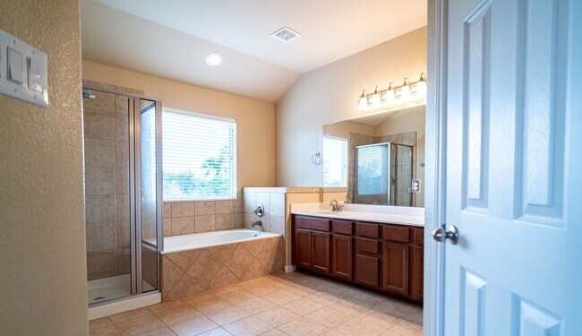 Building Photo - 2301 Giddens Dr