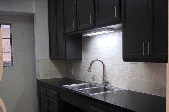 Building Photo - 4076 McLaughlin Ave