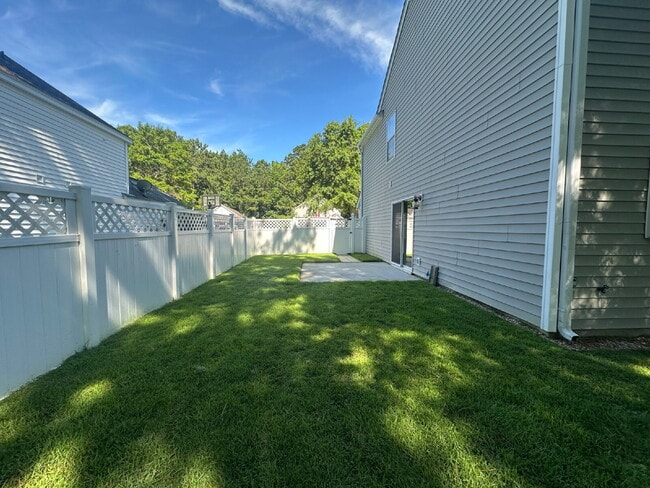 Building Photo - Four Bedroom Home with Private Fenced Back...