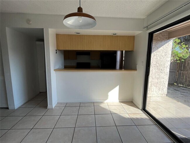 Building Photo - 4023 Henley Rd