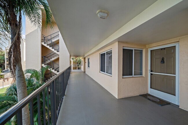 Building Photo - 275 Palm Ave