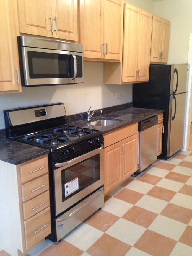 Kitchen 2 - 1C - Vertical - 5326 S. Harper Ave.