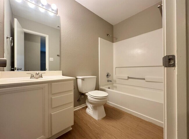 Building Photo - 109 Kendall Cove