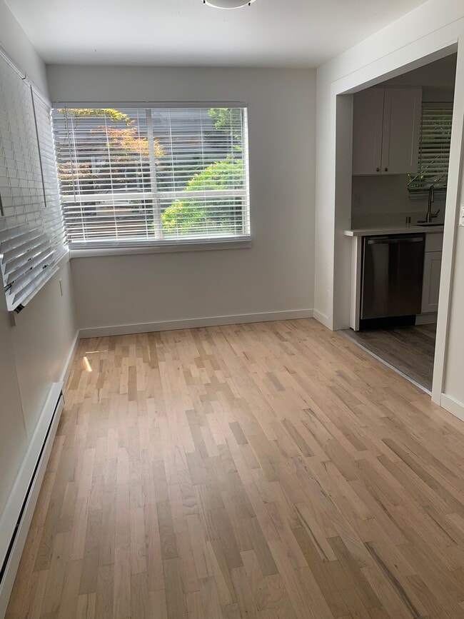 Building Photo - 2621 22nd Ave W