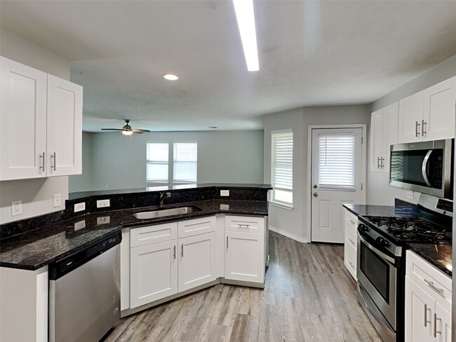 Building Photo - 13323 Ambrosa Dr