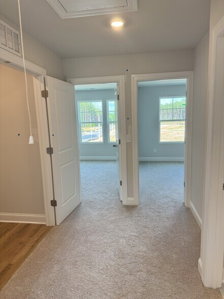 2nd Floor two bed rooms - 833 Portland Rose Dr