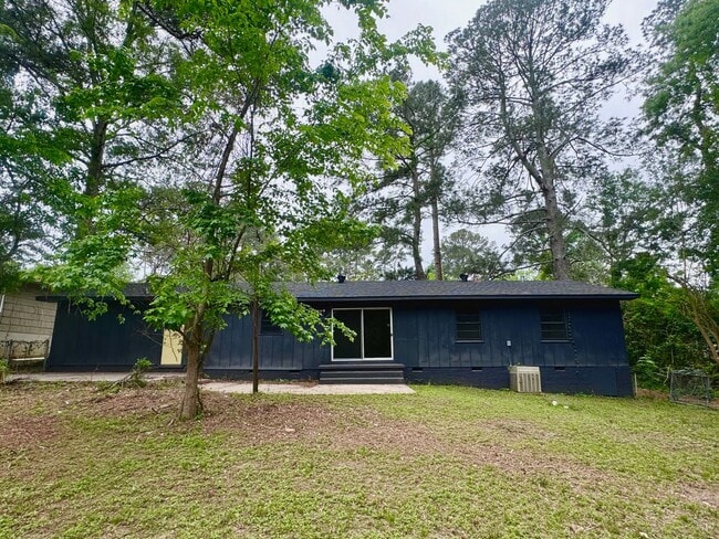 Building Photo - Charming 3 BR/2BA Home in Eastover District