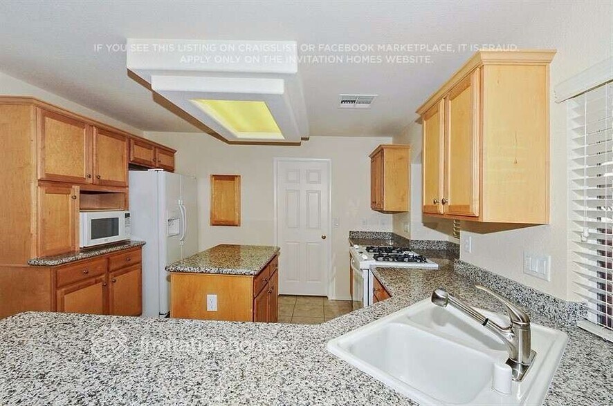 Building Photo - 7544 Slipstream St