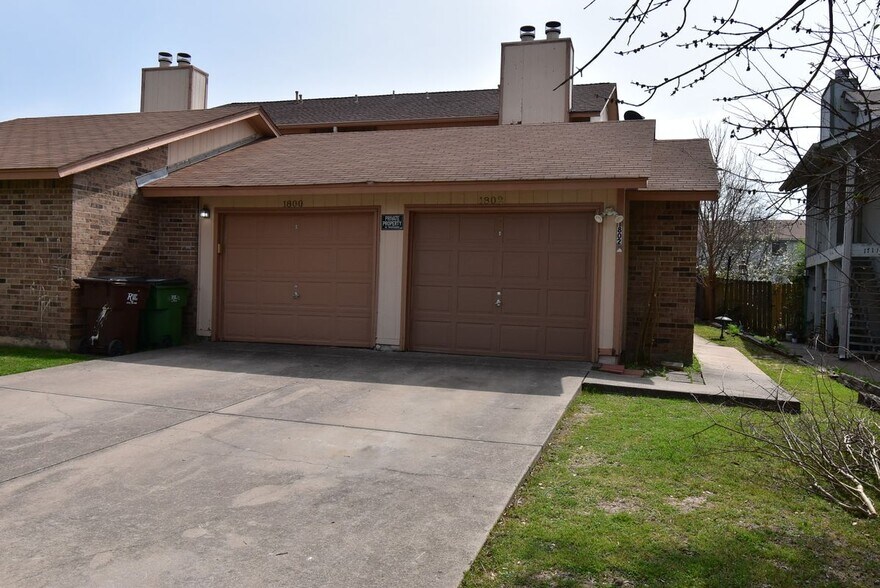 Building Photo - 1802 Rawhide Loop
