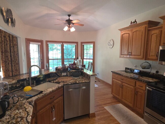 Building Photo - 3 bedroom executive ranch in Sussex