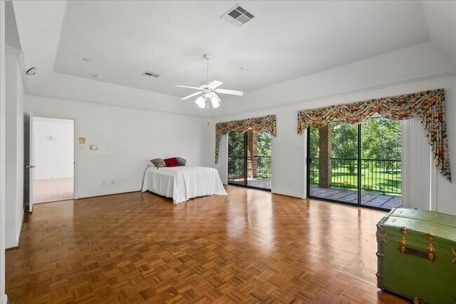 Building Photo - 3415 Bayou Dr E