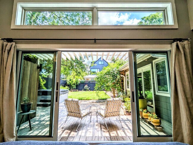 Building Photo - Remodeled Home Next To Zilker Park - 3 BR / 2 BA