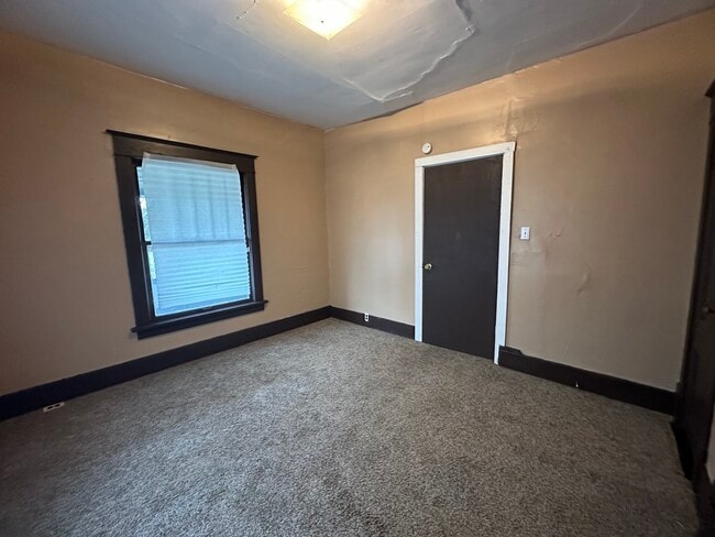 Building Photo - 118 State-N