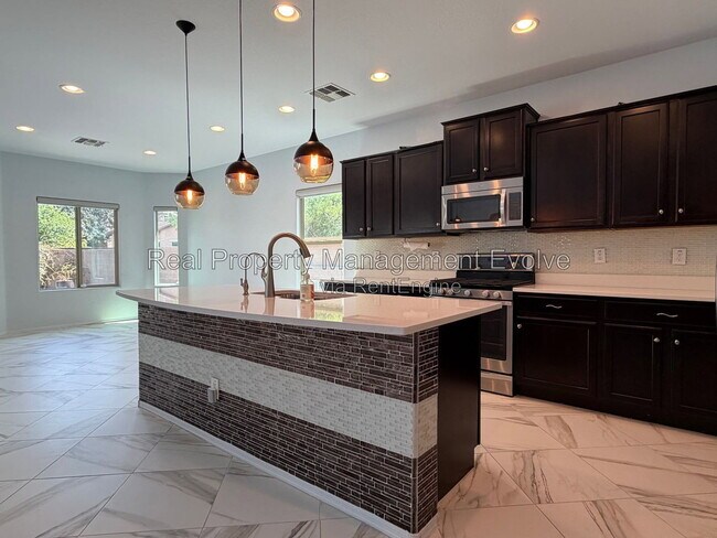 Building Photo - 5164 W Quail Track Dr