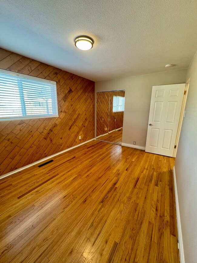 Building Photo - Charming 3 bedroom/2 bath close to UCCS