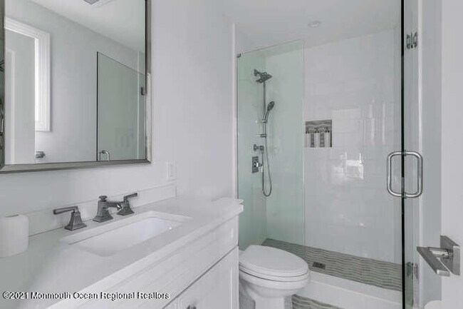 Building Photo - 916 Ocean Ave