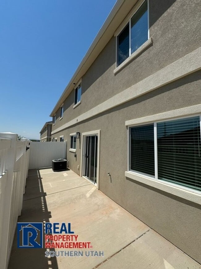 Building Photo - River Trail Townhome