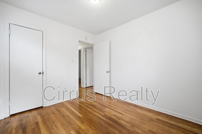 Building Photo - 327 Sycamore Ave