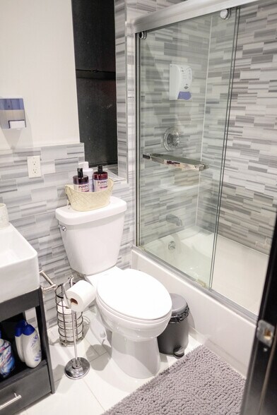 Building Photo - 5 W 101st St