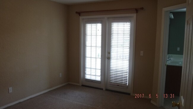 Building Photo - Two Bedroom, Two and half Bath Townhome-One Free Month For Qualified Applicants (See Information ...