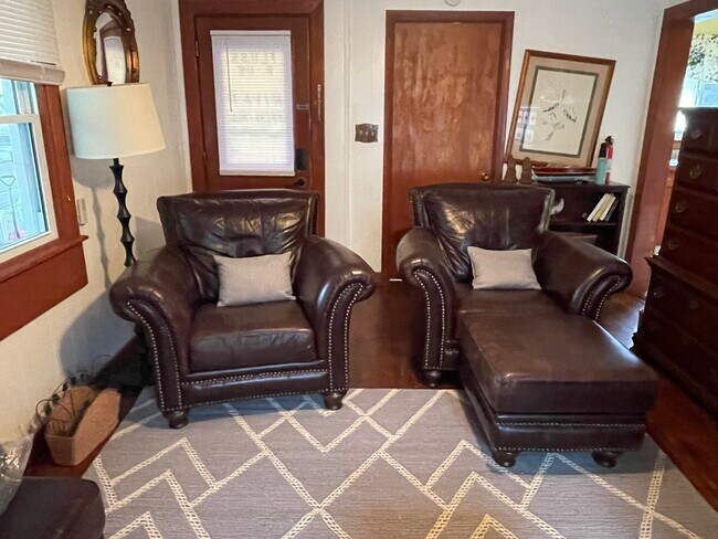 livingroom - 206 Kanawha Ave