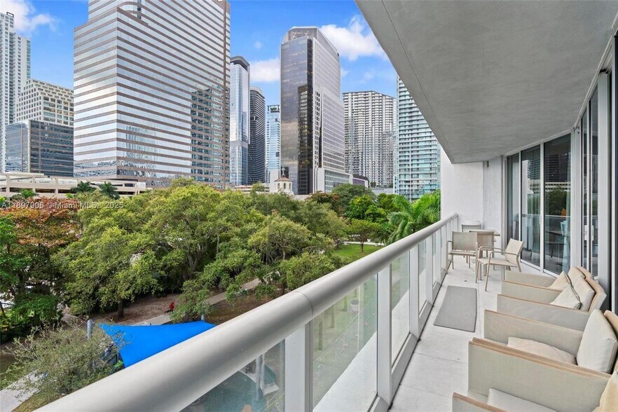 Building Photo - 495 Brickell Ave