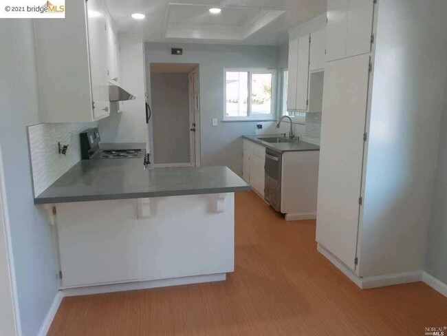 Building Photo - 1801 Sereno Dr
