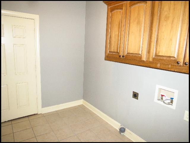 Building Photo - 3153 Stonewall Dr