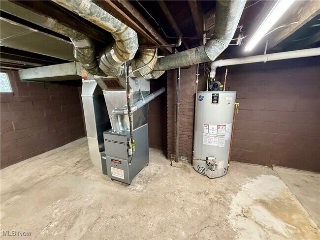 Building Photo - 846 Lee Dr