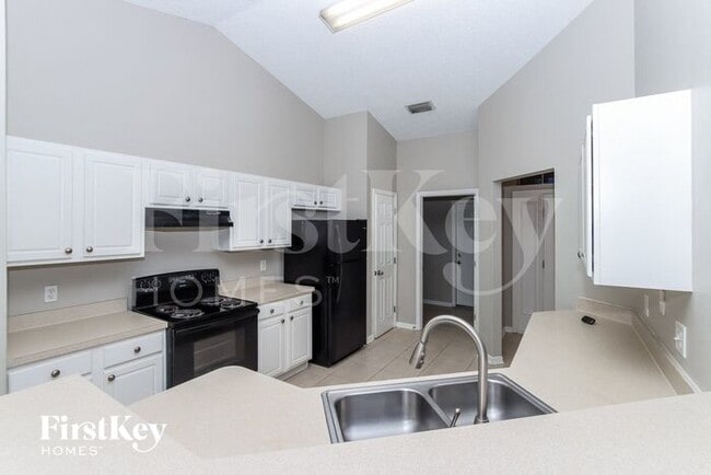 Building Photo - 2655 San Filippo Dr SE