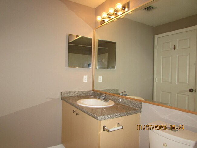 Building Photo - 350 Crestwood Cir