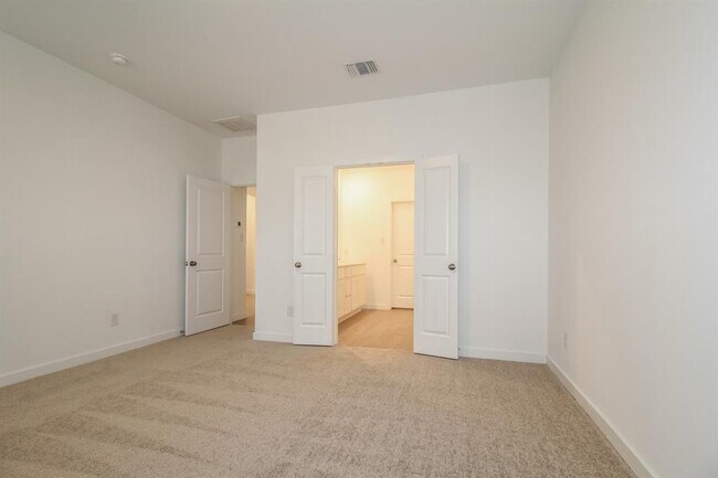 Building Photo - 1912 Ponderosa Pne Ln