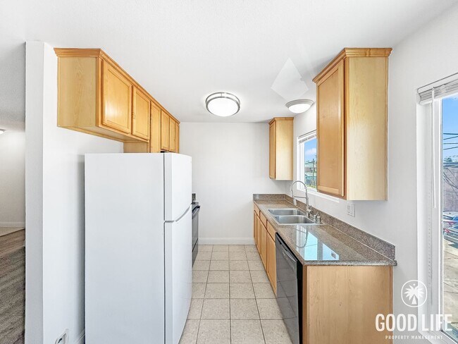Building Photo - Beautiful 1BD/1BA W/ Reserved Parking and In-Unit Laundry in North Park!
