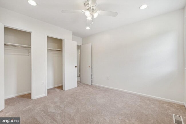 Building Photo - 3881 Persimmon Cir