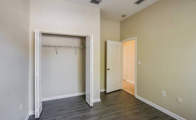 Building Photo - 2151 NE 37th Rd