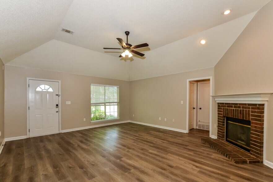Building Photo - 7100 Hunter's Horn Dr