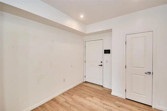 Building Photo - 137 W 6th St